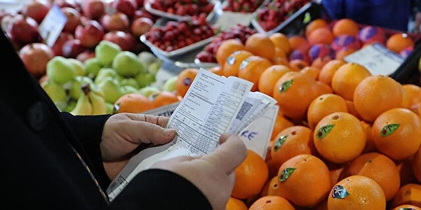 Türk-İş fiyatları Ankara'dan toplanırken, geçen haftalarda TÜİK verileriyle İGİAD İnsani Geçim Ücreti (İGÜ) Tespit Komisyonu tarafından açıklanan insani geçim ücreti 10 bin 606 TL olarak açıklanmıştı.