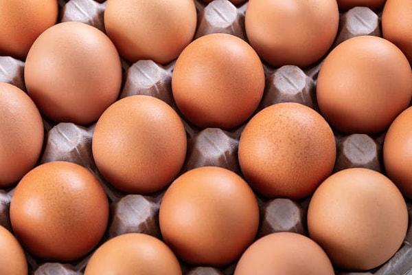 Yumurtanın içerisinde sülfür bulunur. Sülfür, ısıya maruz kaldığı durumlarda yaşanan reaksiyonlar ve kırılmalar nedeniyle ortaya sülfür gazını çıkarır ve bu da yumurtanın çok kokmasının nedenlerinden biri olarak sayılır.