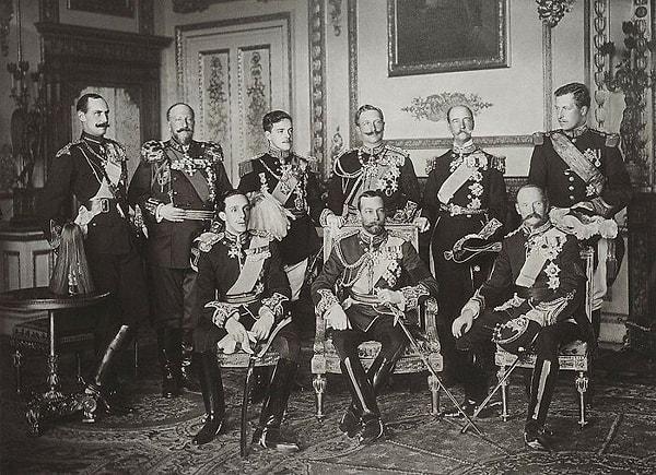 5. 20 Mayıs 1910'da, Avrupa ülkelerinin dokuz kralının ilk ve son kez bir araya geldiği şu fotoğraf👇