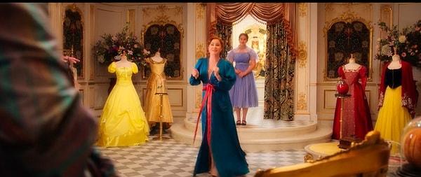9. Disenchantment (2022) filmindeki bu sahnede Disney prenseslerini görebilirsiniz: Belle, Aurora ve Snow White.