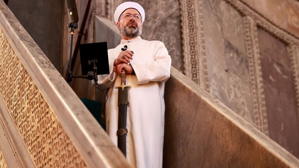 Yine Kılıçla Hutbe: Diyanet İşleri Başkanından ‘İyi İnsan’ Vurgusu