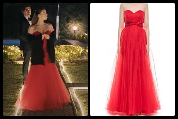 Seyran'ı kırmızı elbiseyle gören herkesin güzelliği karşısında ağzının birkaç dakika açık kaldığına eminim!