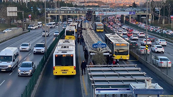 Milyonlarca öğrencinin beklediği Ulaşım desteği için araştırmalar hız kazandı. Ulaşım desteğinin başvuru şartları, tarihleri ve tutarı merak konusu oldu.