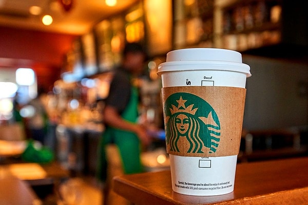 Türkiye bir yıla daha zamlarla girdi. ABD'li kahve zinciri Starbucks'ın da 5 Ocak'tan itibaren tüm kahve fiyatlarında yüzde 30'a yakın zam yapacağı belirtiliyor.