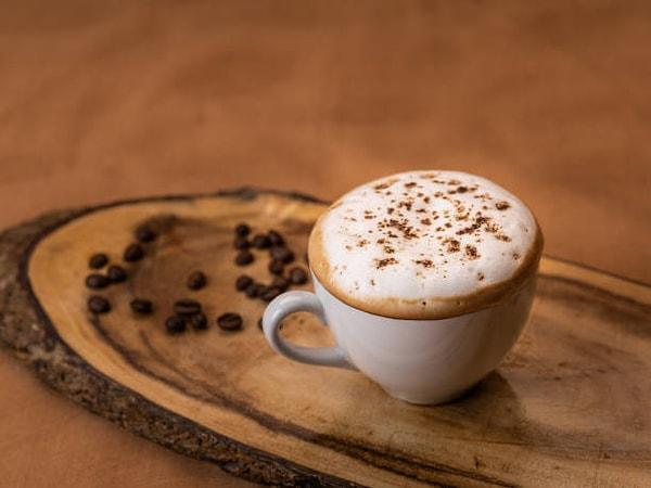 İkinci nesil kahvecilik birinci nesille kıyasla daha sağlıklıdır. Kahveyi daha yumuşak sevenler için Latte, yoğun sevenler için Espresso ve aromalı sevenler için Mocha gibi seçenekler ortaya çıkmıştır. Bu sayede tek tipte kahve alışkanlığı bir son bulmuştur.