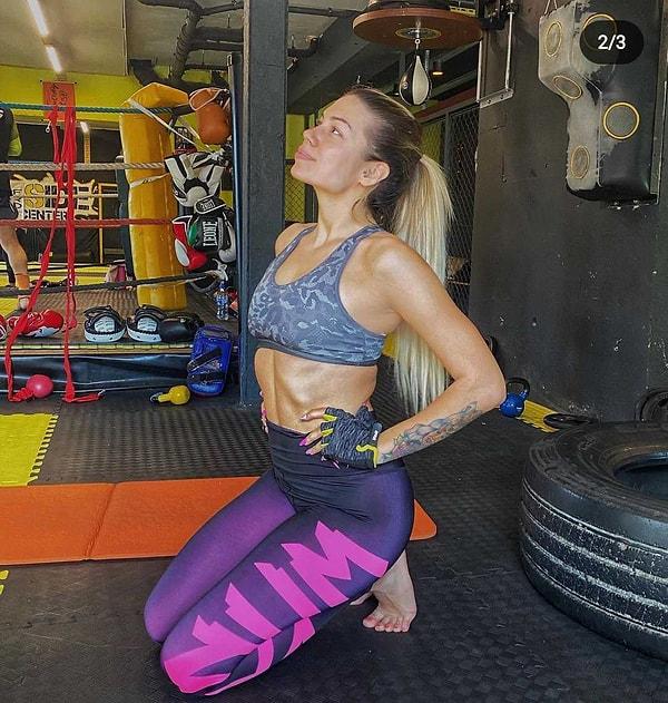 Pilates eğitmeni olan Asena, Instagram hesabından spor videoları paylaşmaya devam ediyor.