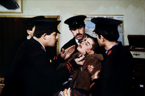 5. Duvar (1983)
