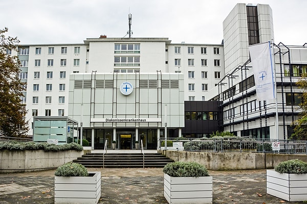 Diako Mannheim Hastanesi'nde 72 yaşında bir kadın hasta, 'sesten rahatsız olması' sebebiyle 79 yaşındaki oda arkadaşının solunum cihazını kapatmıştı.