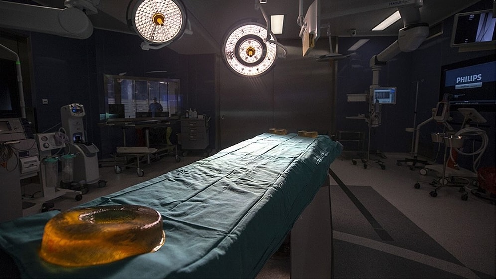 Başörtülü Stajyer Doktoru Ameliyata Almadığı İddia Edilen Profesör Açığa Alındı