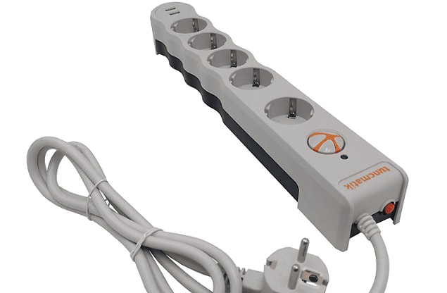 8. TUNCMATIK Fünf Stromgeschützte Steckdose mit 2 USB-Eingängen