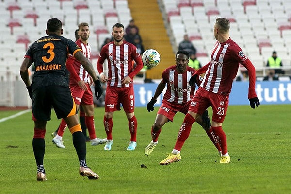 Demir Grup Sivasspor, TFF'nin Galatasaray maçındaki VAR kayıtlarını açıklamasının ardından maçta kural hatası olduğunu savundu.