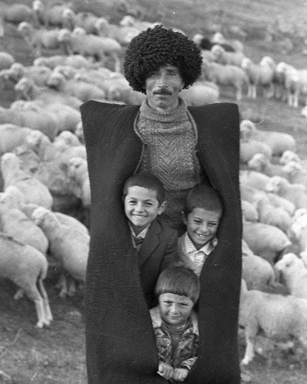 5. 1970'li yıllarda Azerbaycan'da çobanlık yapan baba ve oğulları: