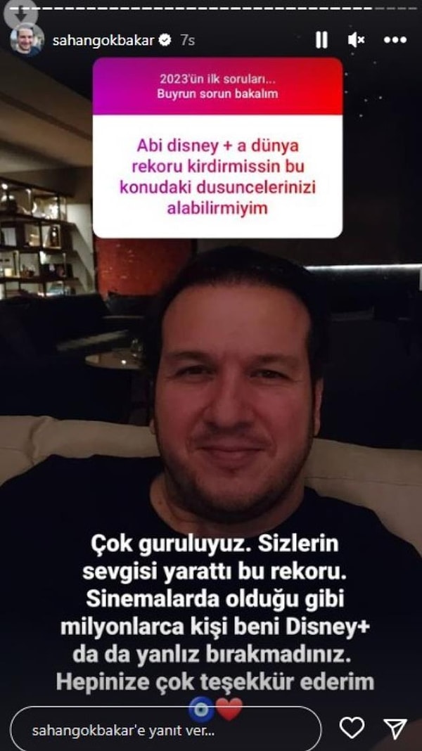 Recep İvedik 7 ile dijital platformun gözdesi olan komedyene "Rekor kırmışsın, bu konudaki düşüncelerinizi alabilir miyim?" sorusu geldi. Gökbakar, "Çok gururluyuz. Sizlerin sevgisi yarattı bu rekoru. Sinemalarda olduğu gibi milyonlarca kişi beni Disney Plus'ta yalnız bırakmadınız. Hepinize çok teşekkür ederim" diye yanıtladı.