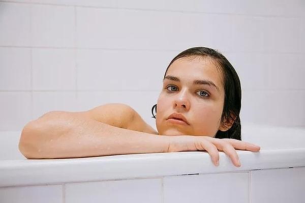 Harvard’ın 2021 yılında yapmış olduğu bir araştırmaya göre; ortalama bir Amerikalı yılda ortalama 145 kez banyo yapıyor.