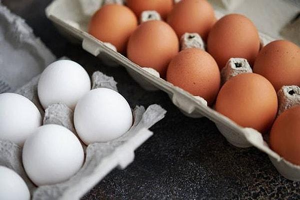 5. Yumurtanın rengi tavuğun kulak memesine göre değişiklik gösterir. Kırmızı kulak memeli tavuklar, kahverengi; beyaz kulak memeli tavuklar ise beyaz yumurta yumurtlar.