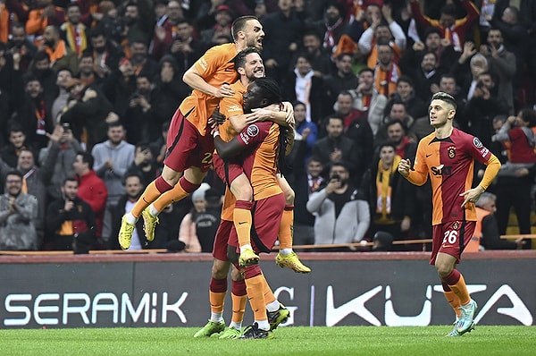 7. dakikada yediği gole 16. dakikada cevap veren Galatasaray'ın beraberlik golünü atan isim Barış Alper Yılmaz oldu.