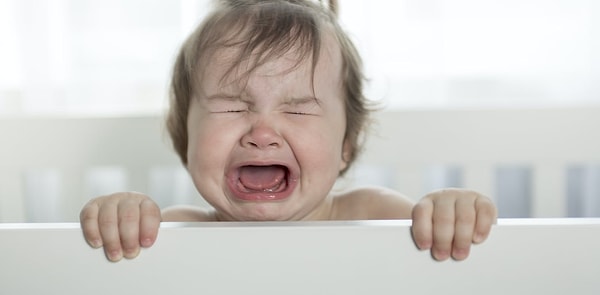 Bebekler konuşamadıkları için altları pislendiğinde, acıktıklarında, sıkıldıklarında veya bir yerleri ağrıdığı zaman bunu ağlayarak duyuruyorlar.
