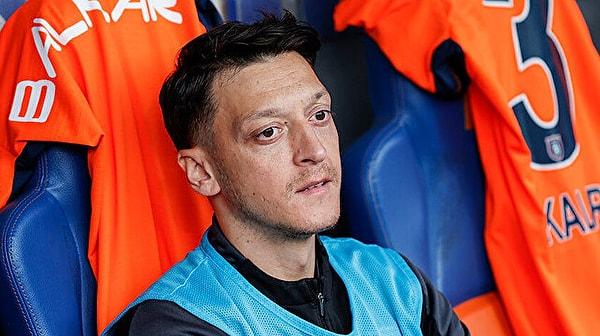 Kariyerine Başakşehir'de devam eden ve yaşadığı ağır sakatlık nedeniyle bu sezon Süper Lig'de sadece 1 maçta 10 dakika forma giyebilen Mesut Özil, sahalara yeniden Arabistan'da dönecek gibi duruyor.