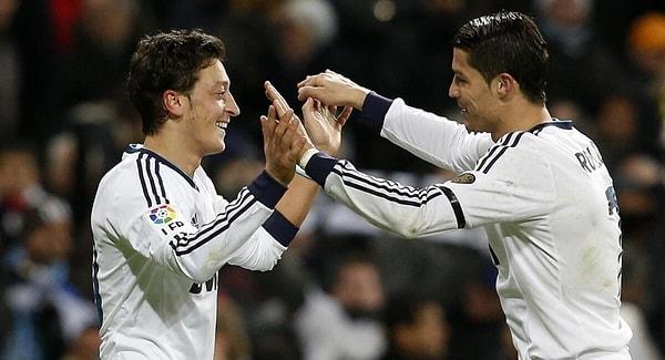 Cristiano Ronaldo'nun ardından Mesut Özil'in de Suudi Arabistan yolcusu iddiası heyecanla karşılandı.