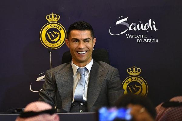 Ronaldo'nun transferin ardından çıktığı ilk basın toplantısında 'Suudi Arabistan' yerine 'Güney Afrika' demesi ise yeni takımındaki ilk gaffı oldu.