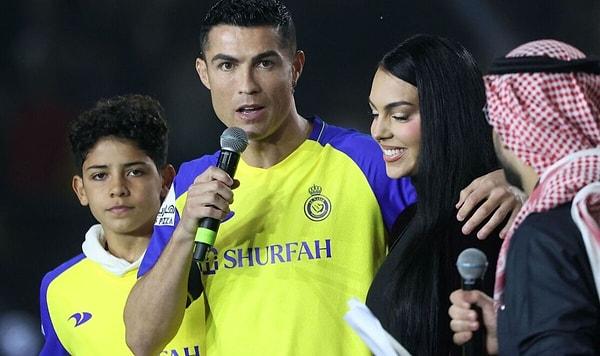 Belki aranızda bilmeyenler vardır, Suudi Arabistan'da evli olmayan çiftlerin aynı evde birlikte yaşamalarına izin verilmiyor. İspanyol model Georgina Rodriguez ile sevgili olan Cristiano Ronaldo'nun durumu ise oldukça büyük bir merak konusu oldu.