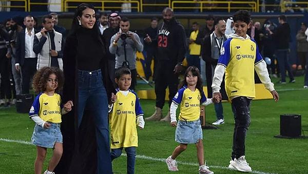 Ronaldo'nun 6 çocuğundan ikisi, 2018 yılından bu yana nişanlı olduğu Georgina Rodriguez ile olan birlikteliğinden dünyaya geldi, yani çiftin çocukları da var.
