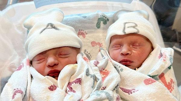 Kali Jo Scott, hastaneye gittiğinde, doğumun gerçekleşeceğini öğrendi. İlginç olan durum, ikiz bebeklerden ilki Annie Jo, 31 Aralık saat 23:55'te, ikinci bebek Effie Rose, 1 Ocak saat 12:01'de doğdu.