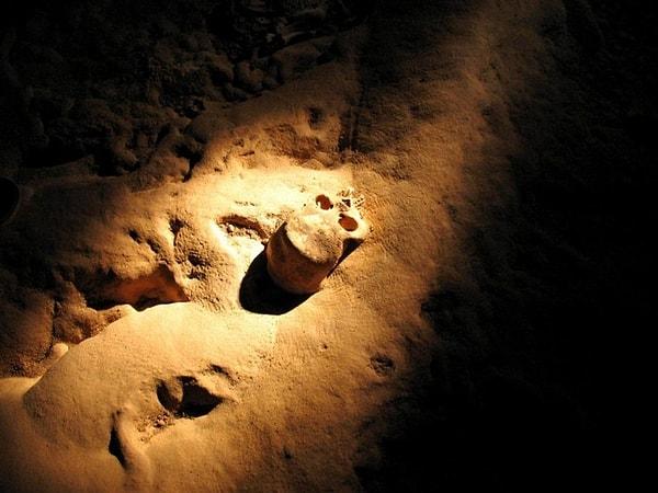 12. Bir Karayip ülkesi olan Belize'deki mağarada Antik Mayaların kurban ettiği insanların kalıntıları keşfedildi.