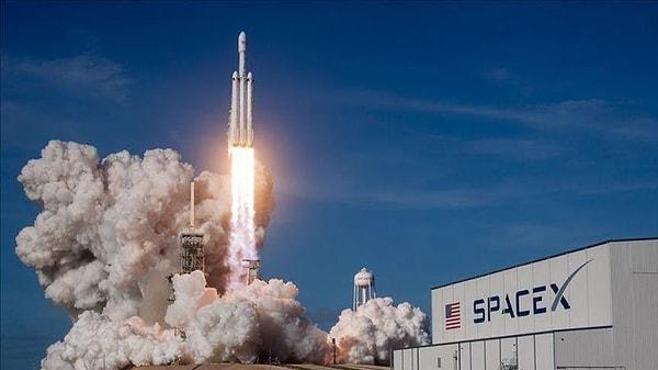 NASA, mürettebat üyelerini gezegene geri getirme yeteneği hakkında SpaceX'e ulaştığını söyledi.