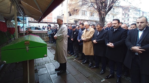 Gizem Memioğlu'nun cenazesi, Taşköprü Mezarlığı'nda toprağa verildi