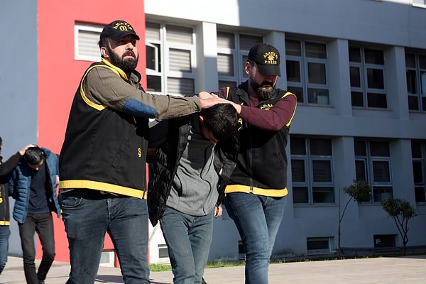 Eyüp Yıldızoğlu, Murtaza Caner Şirin, Eren Ş. ve Osman S., saklandıkları adreslerde yakalanarak gözaltına alındı.