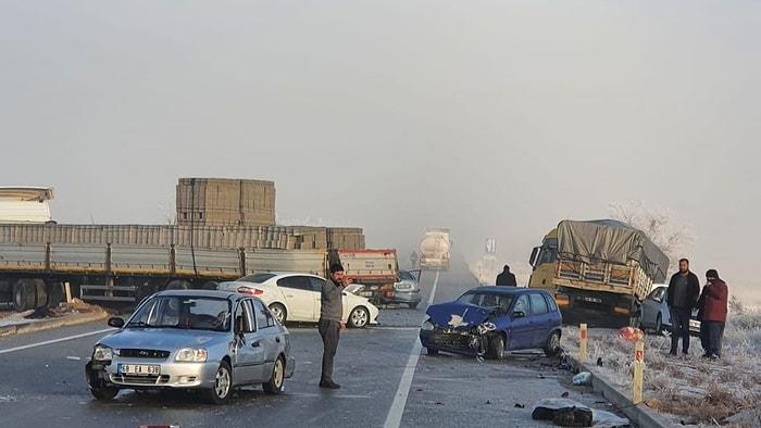 12 Aracın Karıştığı Zincirleme Kaza: 2 Kişi Öldü, 12 Kişi Yaralandı