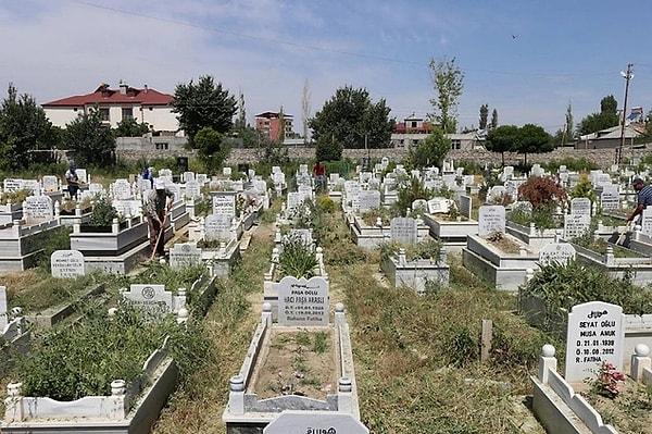 Mardin’de bir vatandaşın, kredi kartı borcu sebebiyle mezar yerine 49 kez haciz işlemi uygulandığı ortaya çıktı.