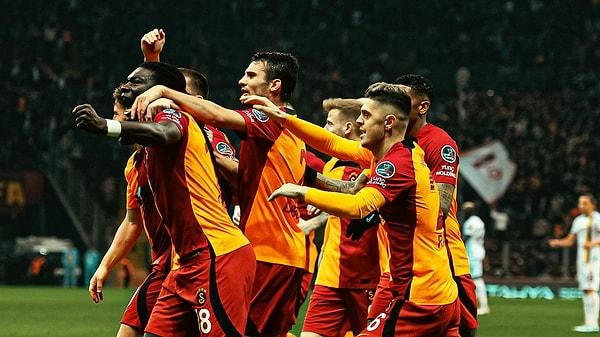 Süper Lig'de çıktığı 16 maçta 11 galibiyet, 3 beraberlik ve 2 yenilgi yaşayan Galatasaray, topladığı 36 puanla liderlik koltuğunda oturuyor.