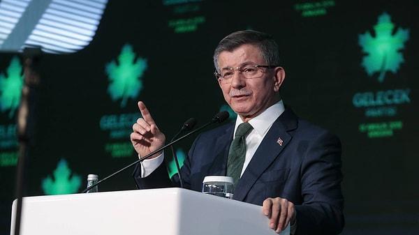 Gelecek Partisi Genel Başkanı Ahmet Davutoğlu, iktidara geldiklerinde 'Altılı Masa'yı oluşturan genel başkanların imza yetkisine sahip olacağını dile getirmişti.