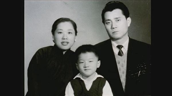 7. Jackie Chan'in annesi bir uyuşturucu kaçakçısı, babası ise bir casustu. İkili bir tutuklanma olayı esnasında tanıştı.