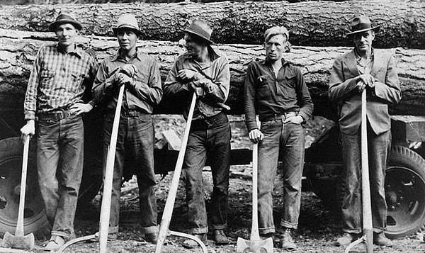 1870'lerde işçilerin kot pantolonlarıyla ilgili yaşadıkları en büyük sorunlardan biri, cep köşelerinin çok çabuk yıpranmasıydı.