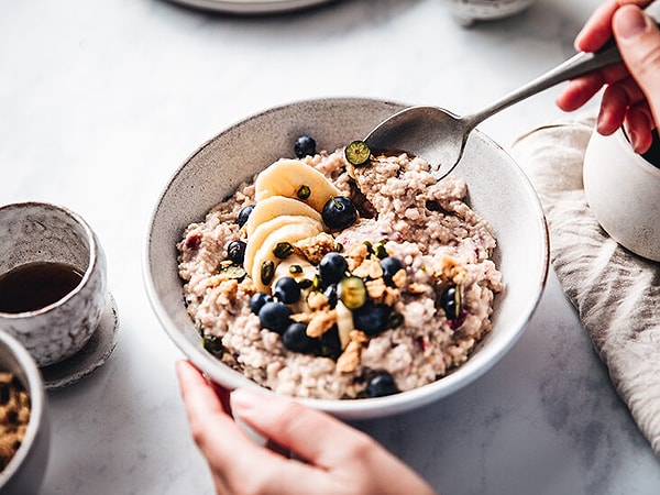 İngiltere merkezli bir topluluk olan Slimming World tarafından yapılan anket, kilo vermeye çalışan kişilerin yaklaşık üçte birinin kilo endişelerini kabul etmekten veya kilo problemi yaşamaktan utandığını gösterdi.