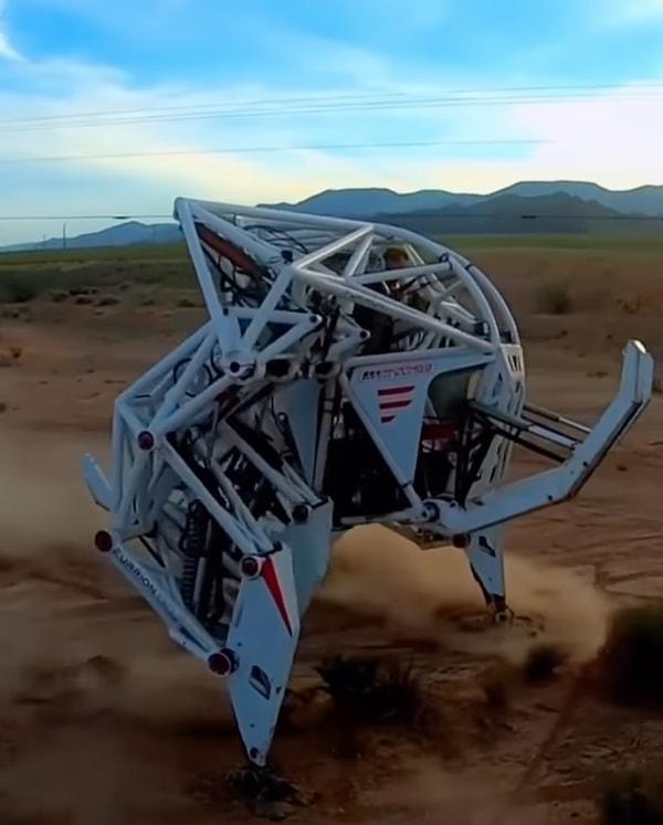 Her sene Las Vegas’ta gerçekleşten tüketici elektronik fuarı sırasında halka tanıtılan robot yaklaşık 4 buçuk metre uzunluğunda ve 4.4 ton ağırlığında…
