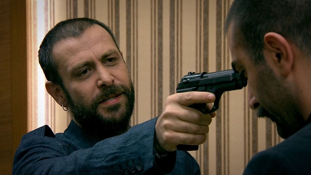 Nefretle Takdir Aras�nda Performans Sergileyen K�t�l���n V�cut Bulmu� Hali Oyuncular