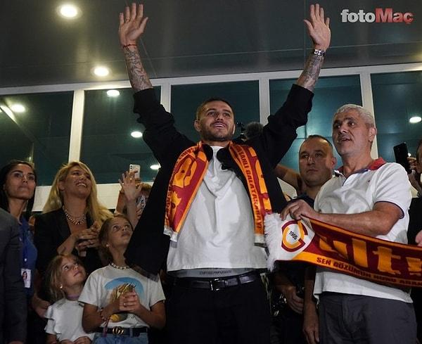 Arjantinli futbolcu Mauro Icardi'nin transferinin ardından İstanbul'a geldiği gece 30 bine yakın Galatasaray taraftarı, oyuncuyu havalimanında karşıladı.