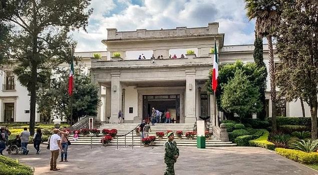17. Meksika Başkanlık Sarayı, Beyaz Saray'dan 14 kat daha büyüktür ve 2018 yılında ilk kez ziyaretçi kabul etmiştir.