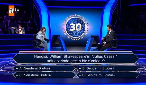 5 bin lira değerindeki 4. soruya gelen Simay Atlı kendisine sorulan  'Hangisi, William Shakespeare’in “Julius Caesar” adlı eserinde geçen bir cümledir?' sorusuyla dikkatleri üzerine çekti.