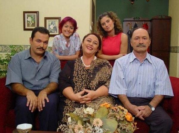 2002 yılında TRT 1 ekranlarında yayınlanmaya başlayan 'En Son Babalar Duyar' dönemin en popüler dizilerinden biriydi.
