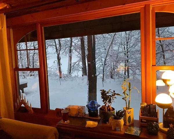 7. Kar yağarken, sıcacık evinizde kahvenizi yudumladığınızı düşünün...