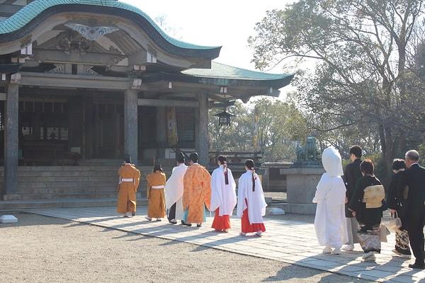 Japon Şinto dininde, emperyal geleneklerden biri olan Ho-shizume-no-matsuri töreni, Kagutsuchi'nin olumsuz etkilerini altı ay boyunca savuşturmak için amaçlanan bir törendi.