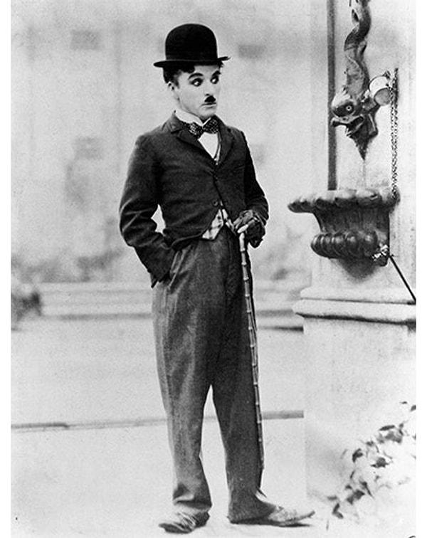 Charlie Chaplin'in, televizyon ekranlarında takım elbisenin abartılı bir versiyonunu giyen ilk Amerikalı aktör olduğunu biliyor muydunuz?
