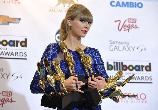 Swift, 2013 yılında 8 Billboard Music Awards ödülü ile bir gecede en çok BBMA ödülü kazanan sanatçı olmuş, 2015 yılında ise yine 8 BBMA ödülü kazanarak kendi rekoruna ulaşan ilk ve tek sanatçı olmayı başarmıştı.