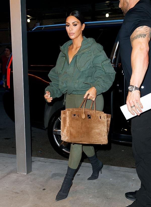 Altından bile daha çok değerlenen ve resmen bir yatırım olarak kabul edilen Hermès Birkin'in müptelası olan çok ünlü var. Kim Kardashian ve Victoria Beckham bu ünlülerin başında geliyor.