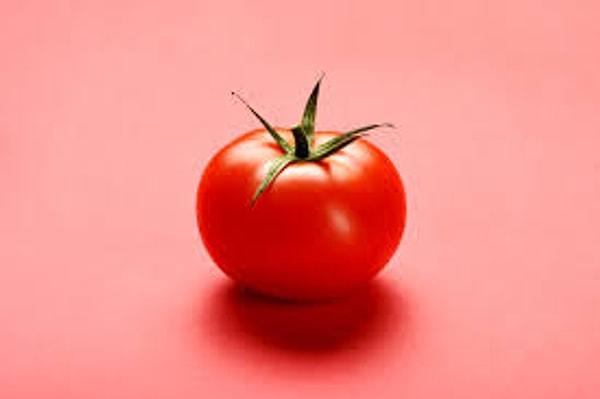 8. Yok artık daha neler! Dometes, eski zamanlarda ''aşk elması'' olarak adlandırılıyormuş. Bunun nedeni ise, domates yiyen insanların hemen aşık olacaklarına inanmaları.
